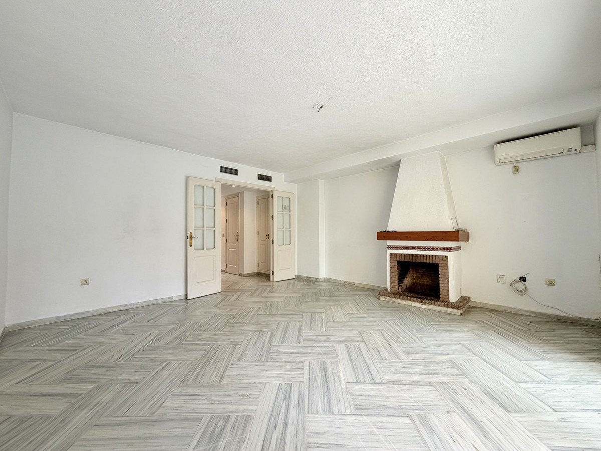 2 Bed Townhouse in Estepona