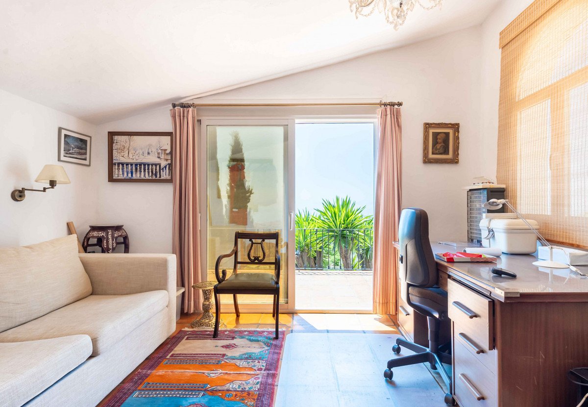 5 Bed Detached Villa in Mijas