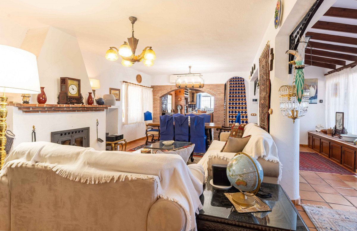 5 Bed Detached Villa in Mijas