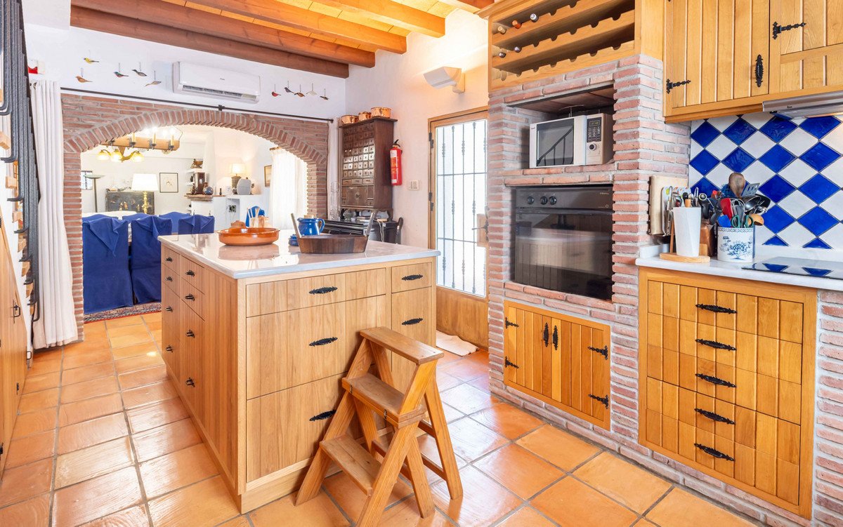 5 Bed Detached Villa in Mijas