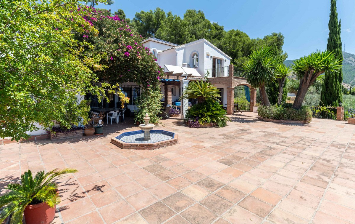 5 Bed Detached Villa in Mijas