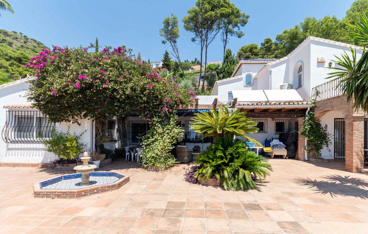 5 Bed Detached Villa in Mijas