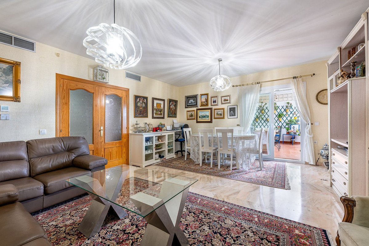 3 Bed Middle Floor Apartment in Torrequebrada