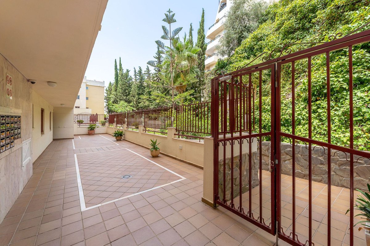 3 Bed Middle Floor Apartment in Torrequebrada