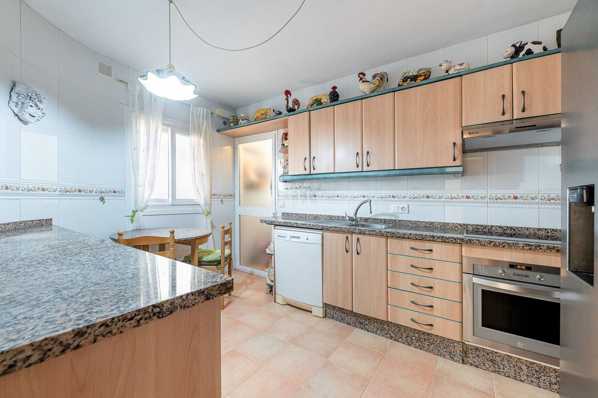 3 Bed Middle Floor Apartment in Torrequebrada
