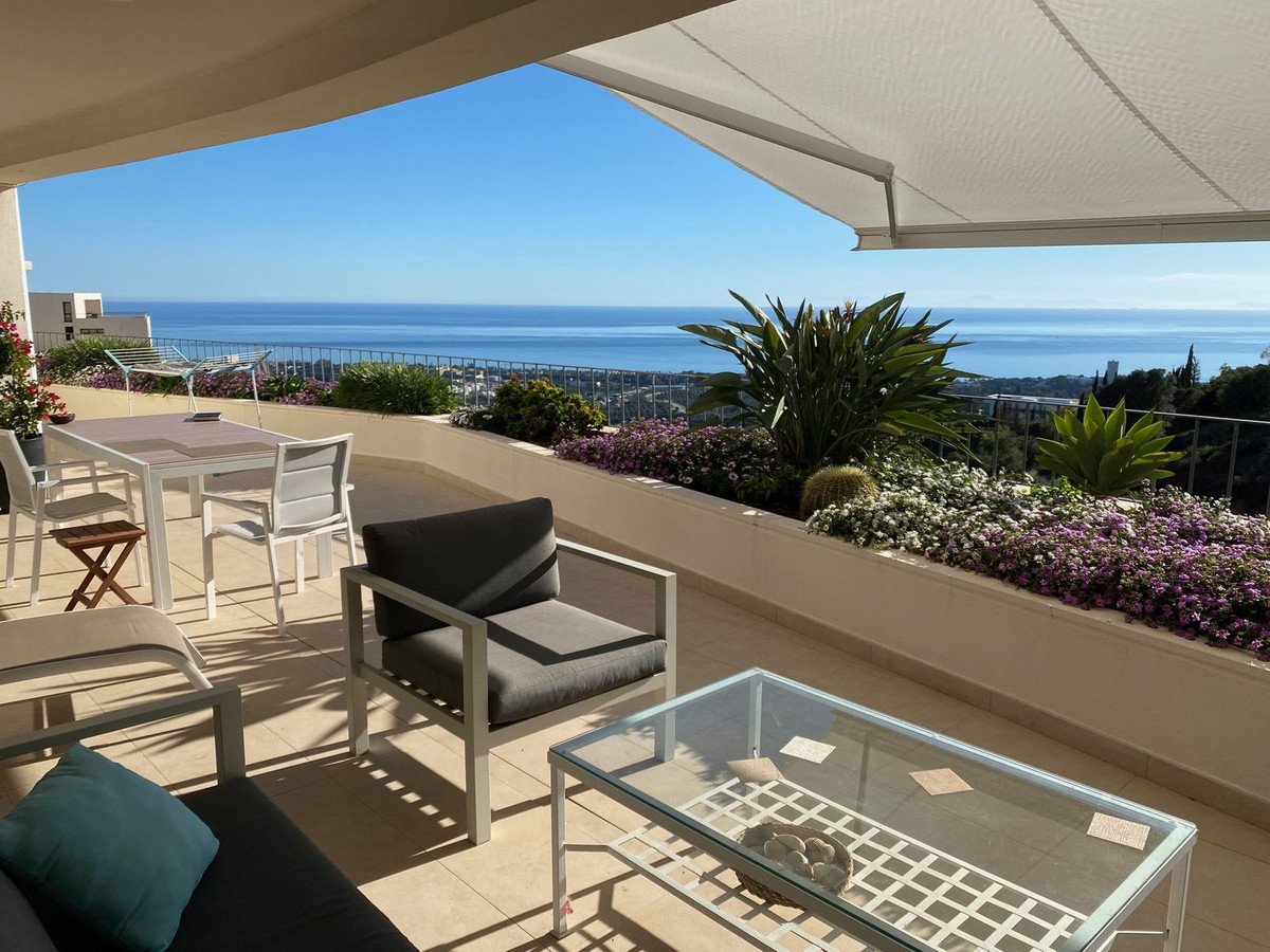 3 Bed Middle Floor Apartment in Altos de los Monteros