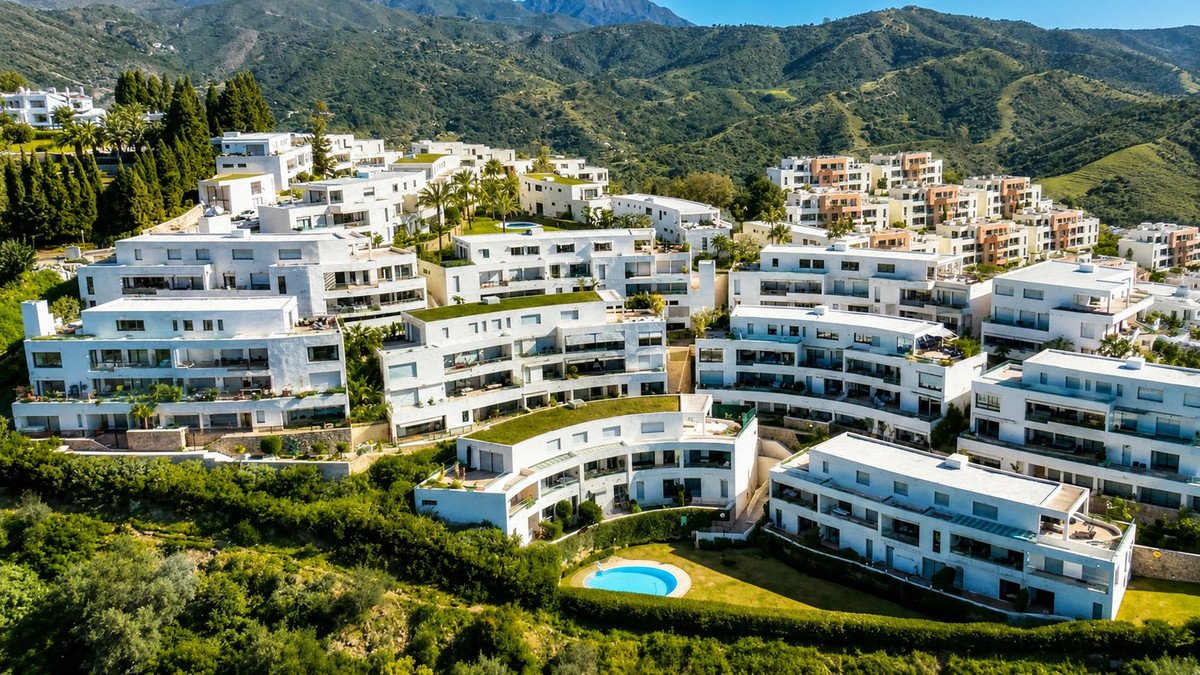 3 Bed Middle Floor Apartment in Altos de los Monteros