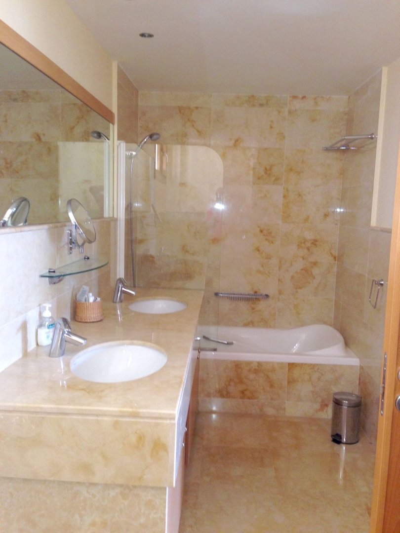 3 Bed Middle Floor Apartment in Altos de los Monteros
