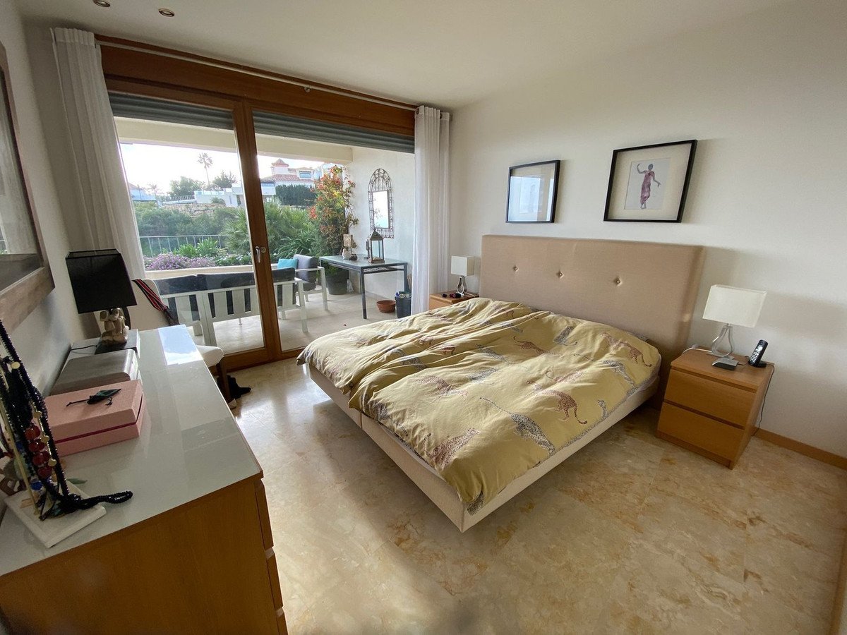 3 Bed Middle Floor Apartment in Altos de los Monteros