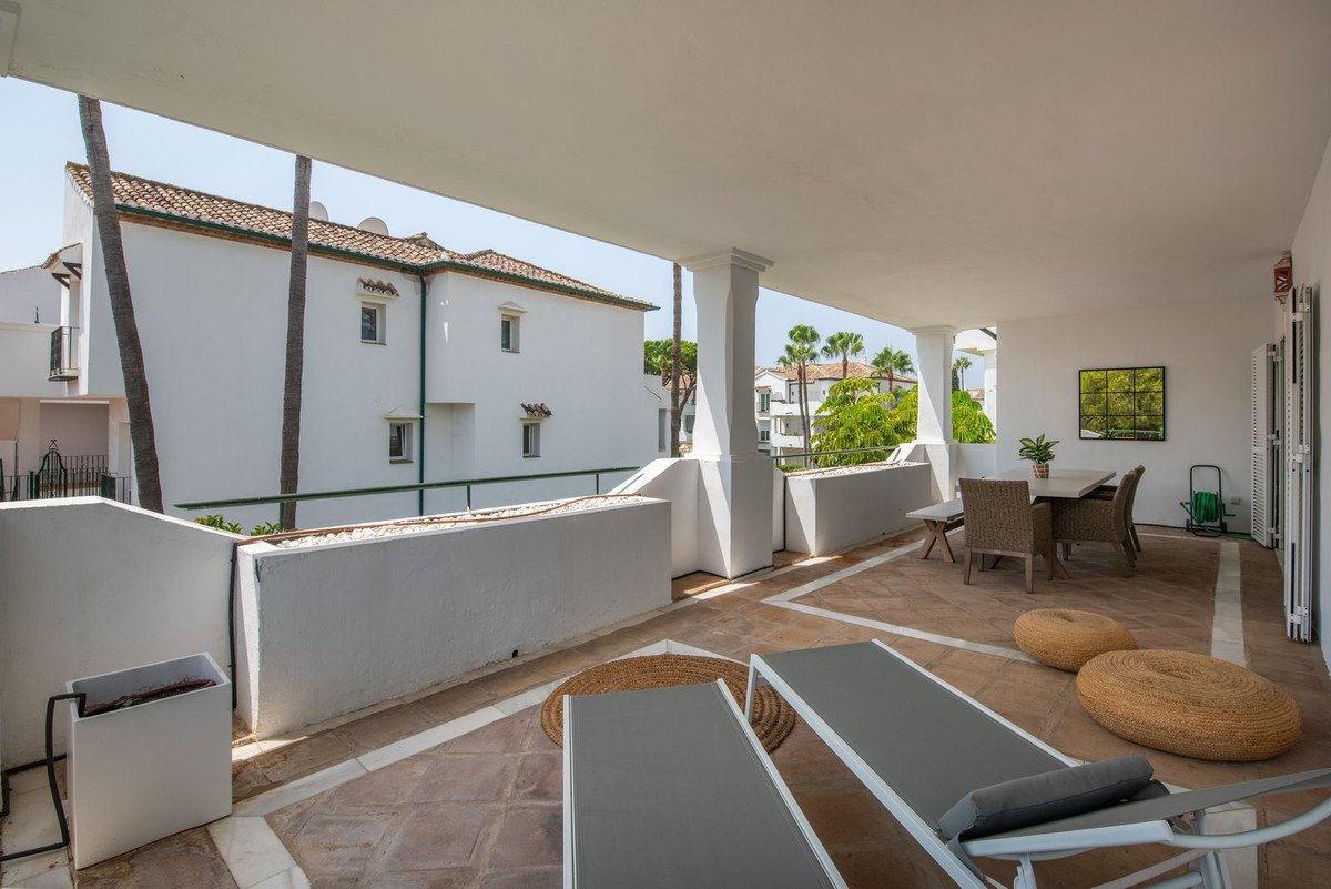 3 Bed Middle Floor Apartment in El Presidente