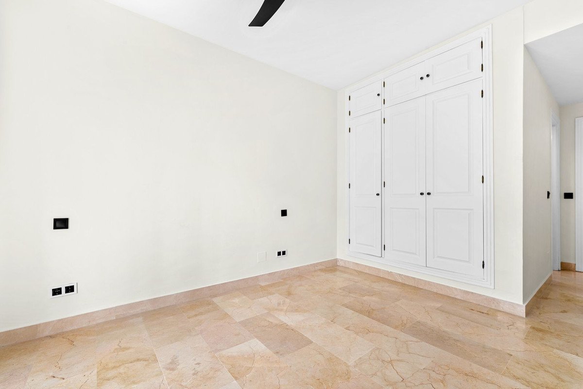 3 Bed Middle Floor Apartment in El Presidente