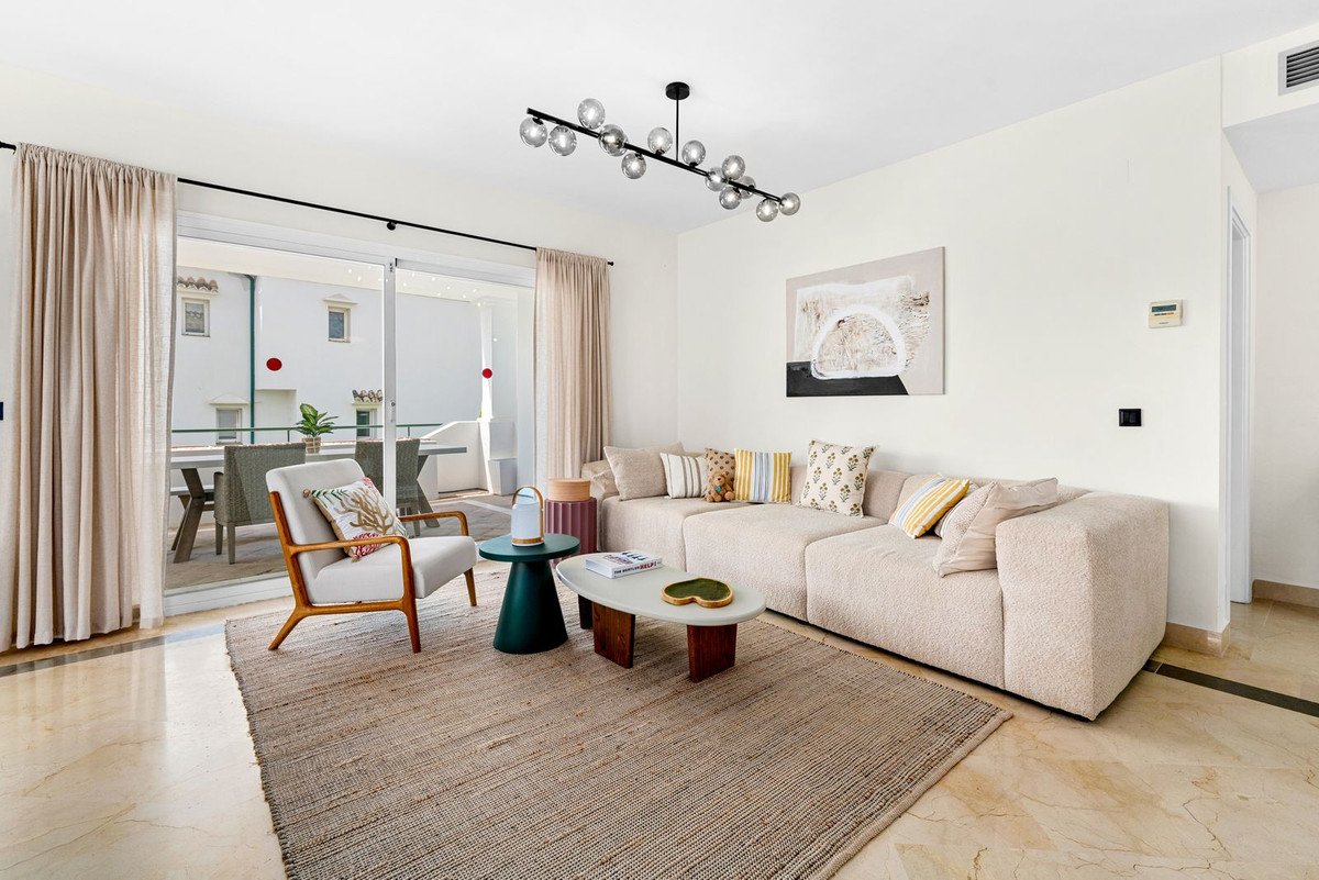 3 Bed Middle Floor Apartment in El Presidente
