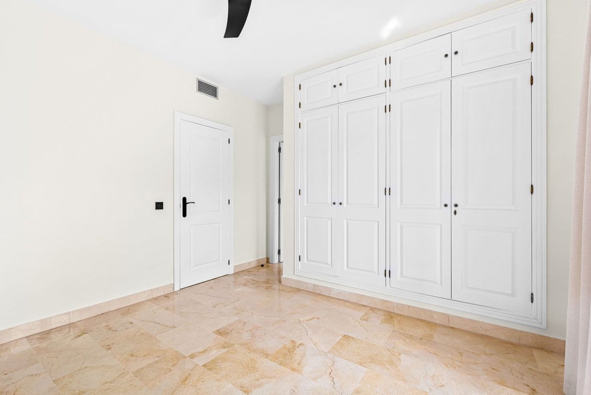 3 Bed Middle Floor Apartment in El Presidente