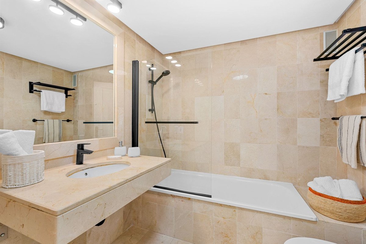 3 Bed Middle Floor Apartment in El Presidente