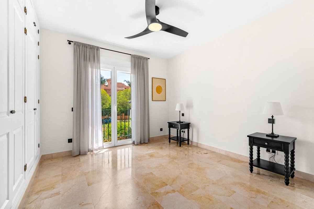 3 Bed Middle Floor Apartment in El Presidente