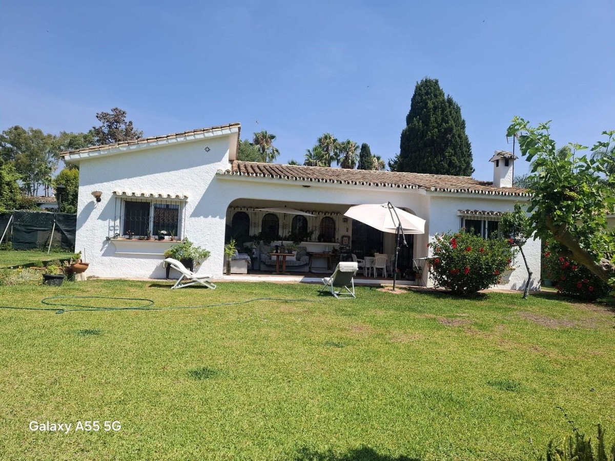 5 Bed Detached Villa in Estepona