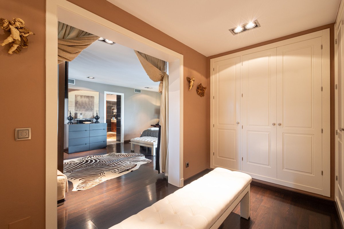 4 Bed Detached Villa in Los Monteros
