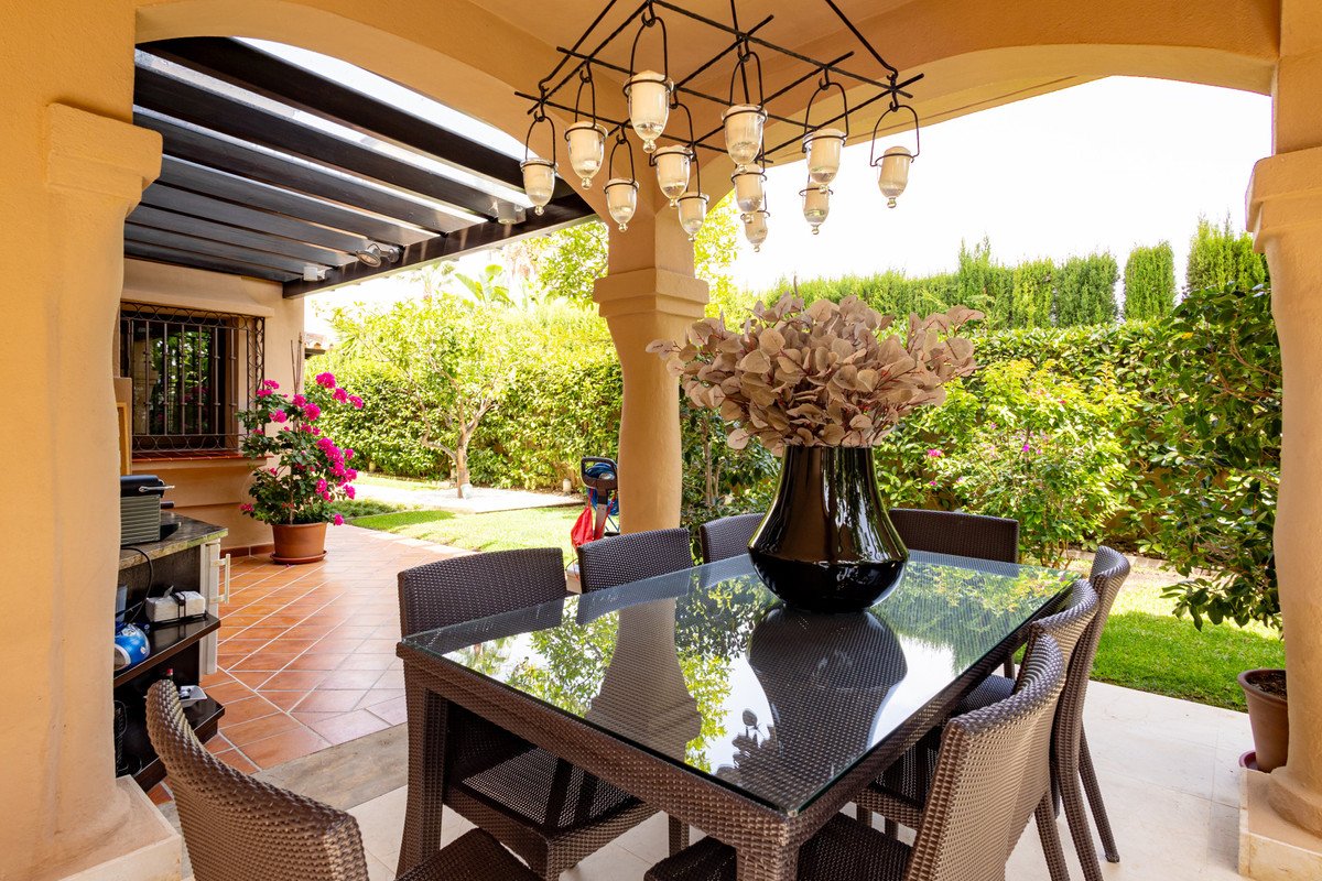 4 Bed Detached Villa in Los Monteros