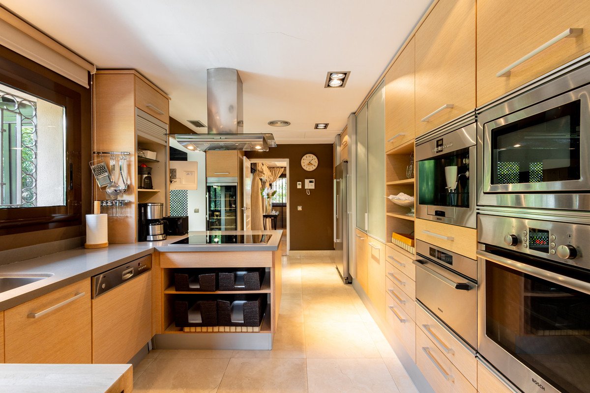 4 Bed Detached Villa in Los Monteros