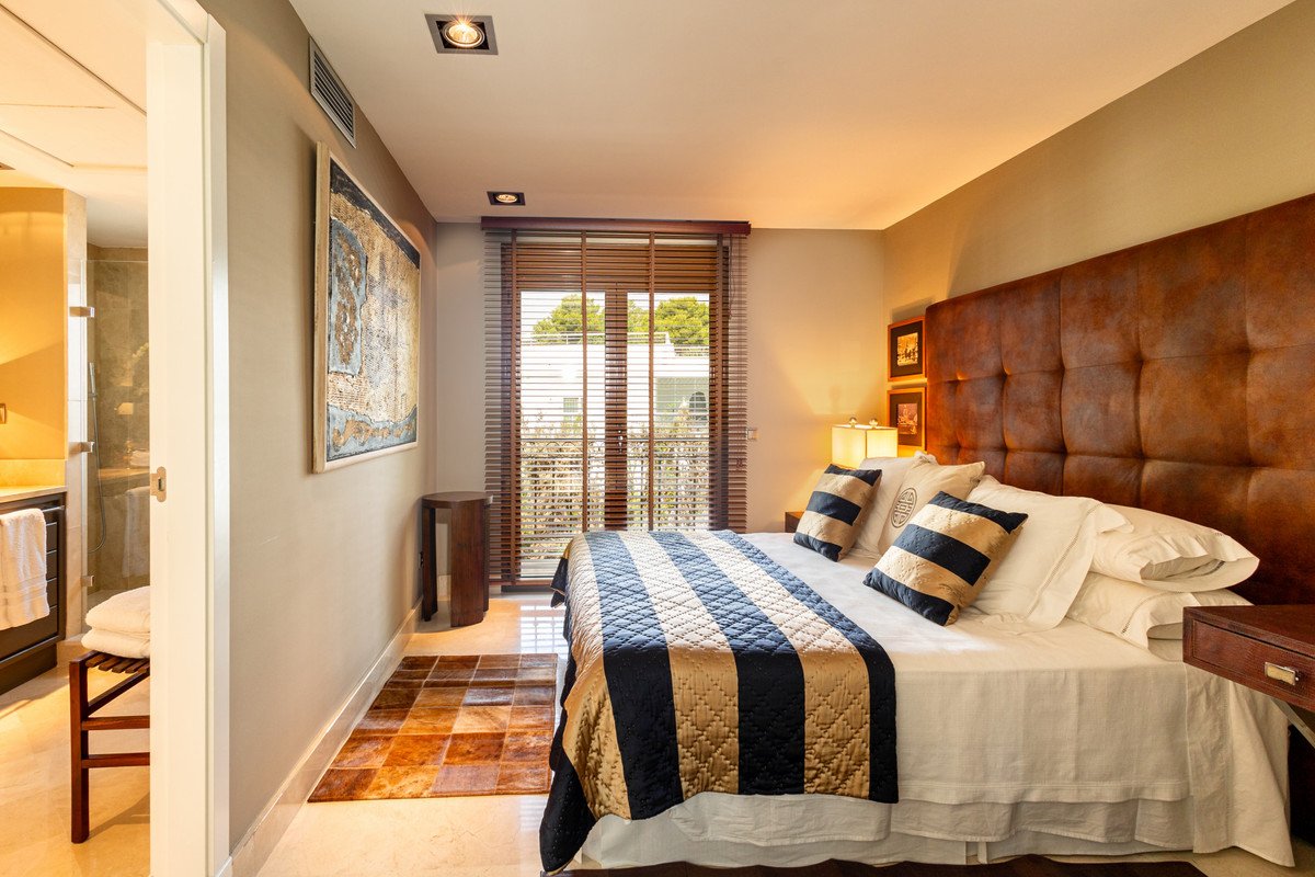 4 Bed Detached Villa in Los Monteros