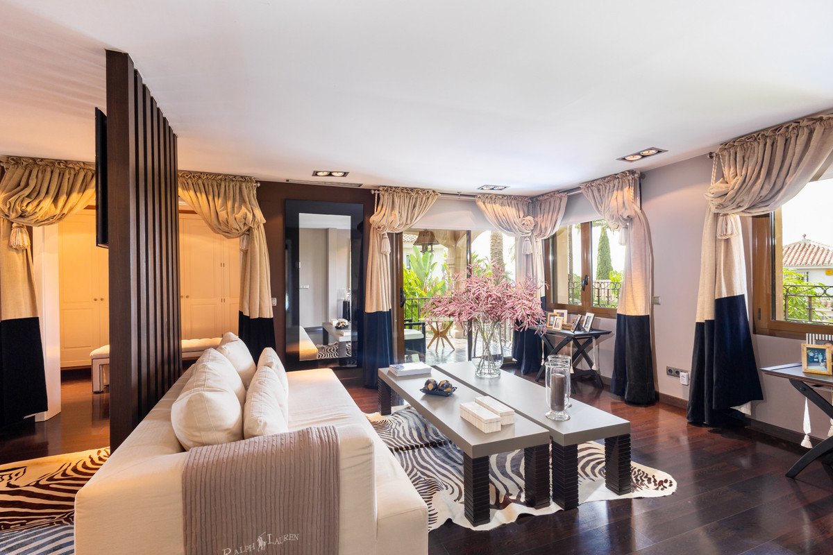 4 Bed Detached Villa in Los Monteros