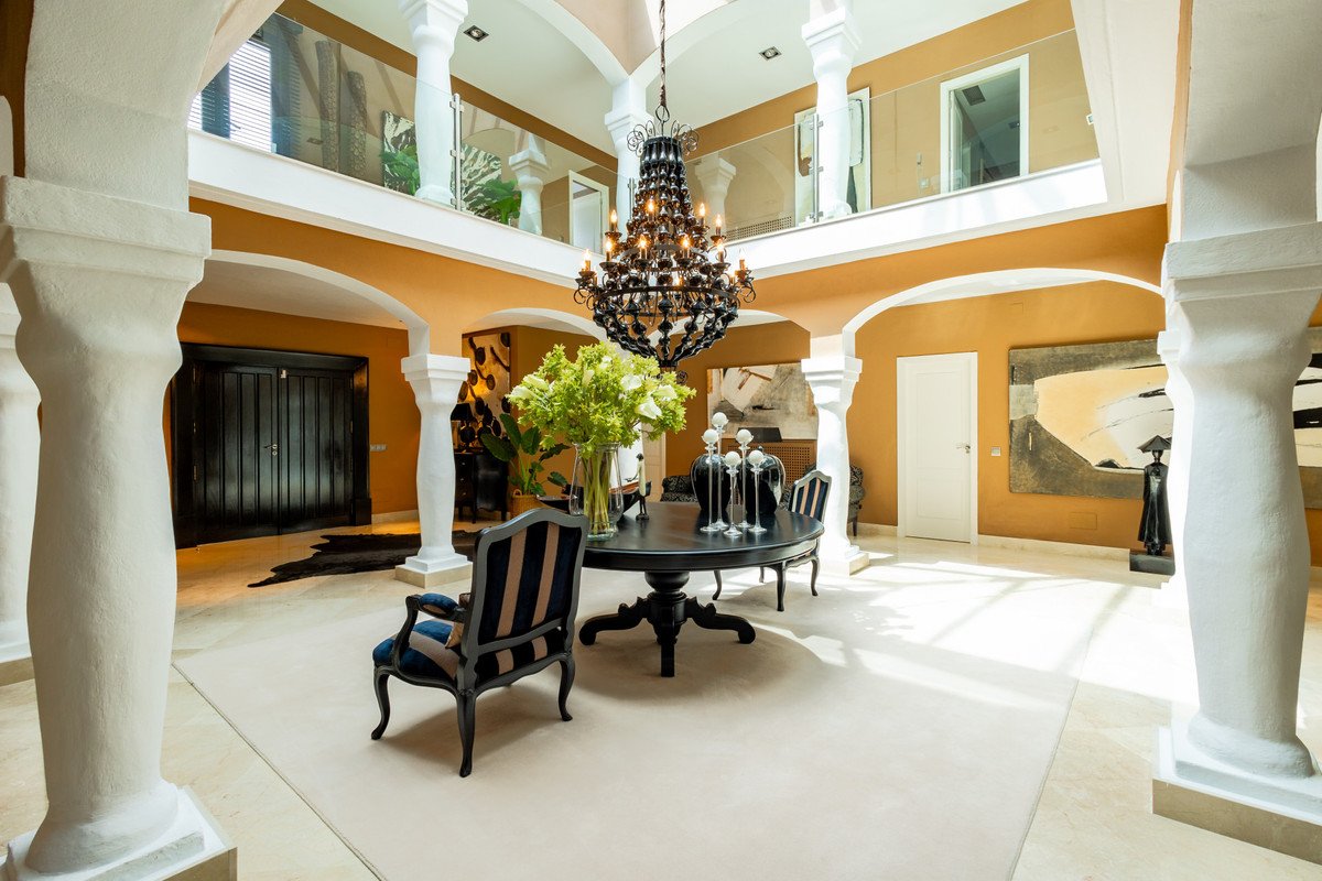 4 Bed Detached Villa in Los Monteros