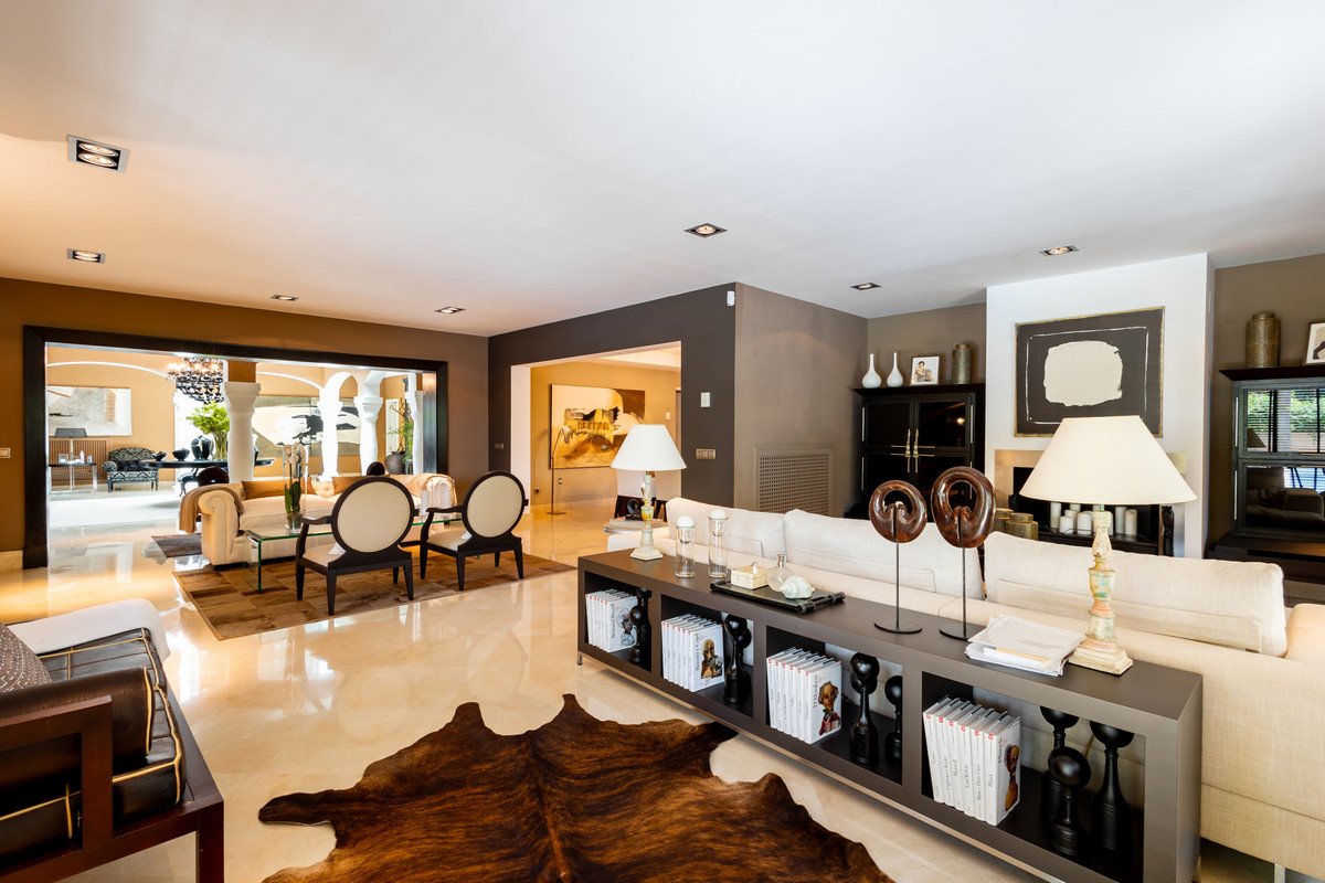 4 Bed Detached Villa in Los Monteros