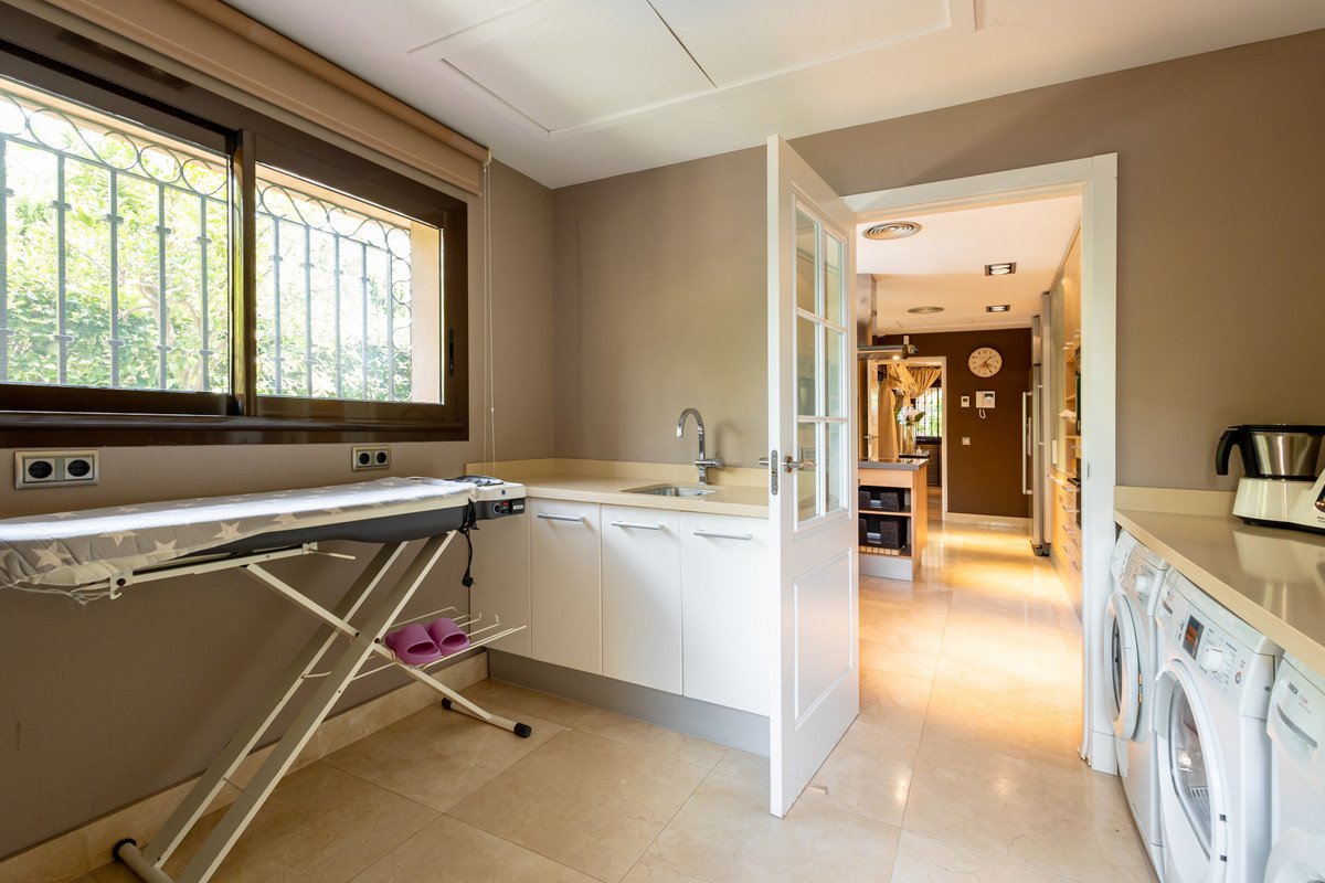 4 Bed Detached Villa in Los Monteros