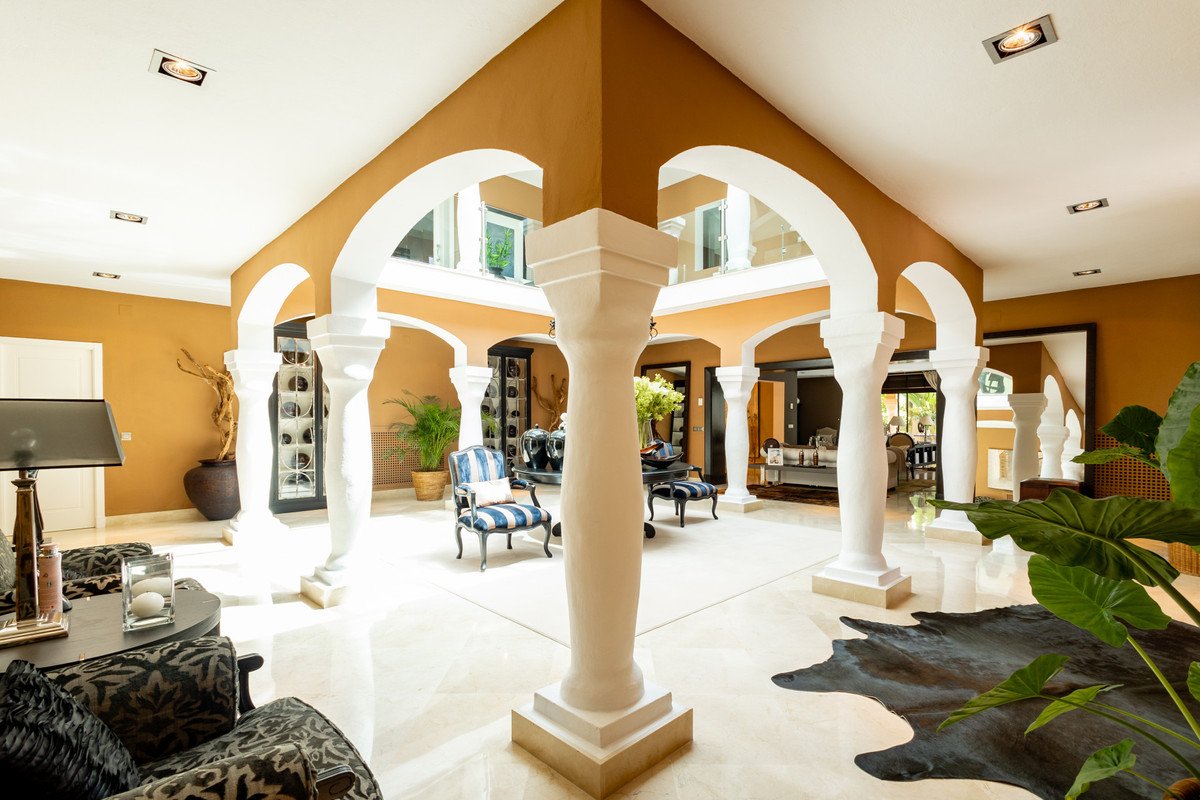 4 Bed Detached Villa in Los Monteros
