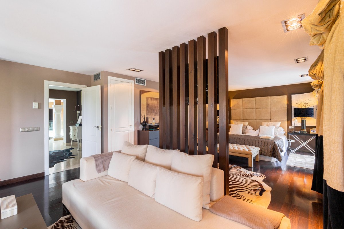 4 Bed Detached Villa in Los Monteros
