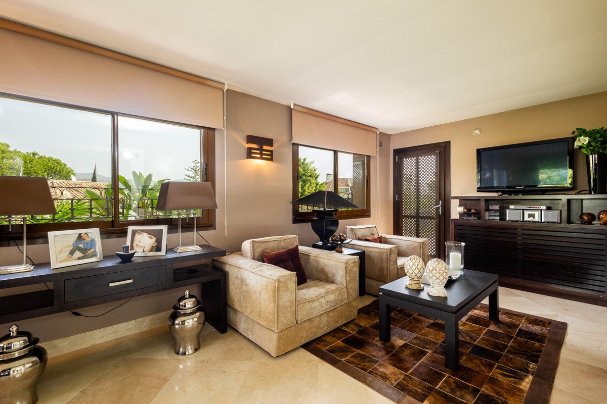 4 Bed Detached Villa in Los Monteros
