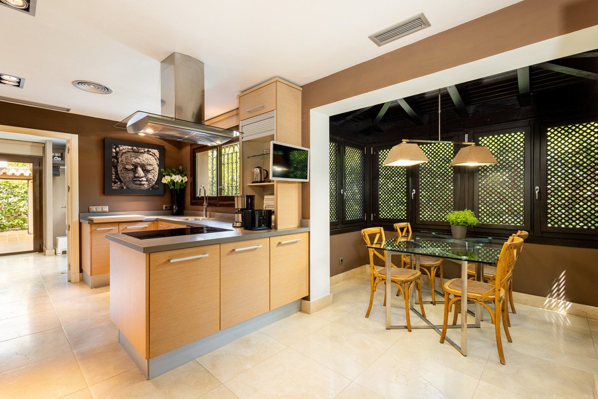 4 Bed Detached Villa in Los Monteros