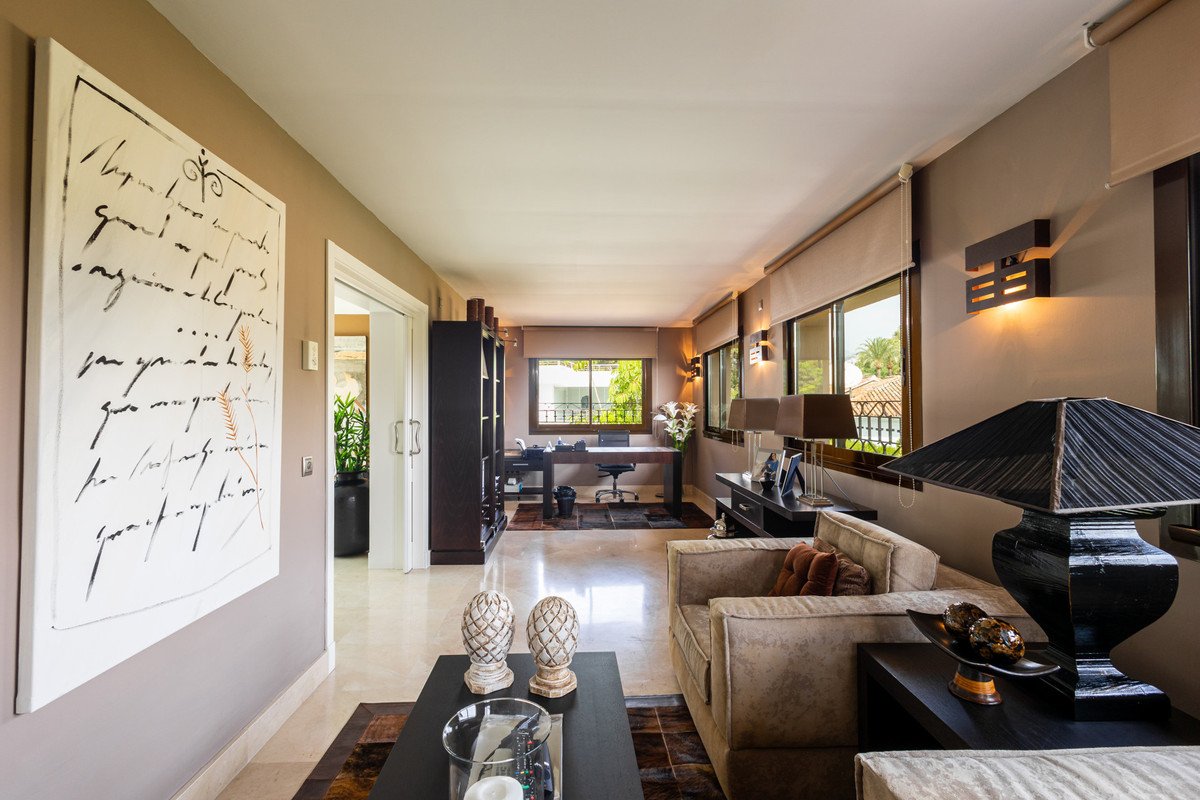 4 Bed Detached Villa in Los Monteros