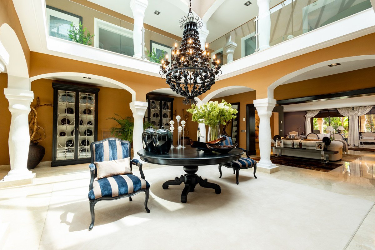 4 Bed Detached Villa in Los Monteros