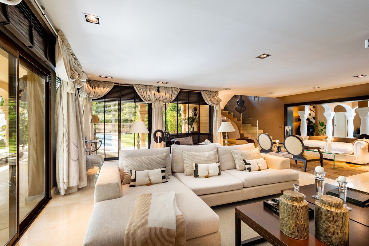 4 Bed Detached Villa in Los Monteros
