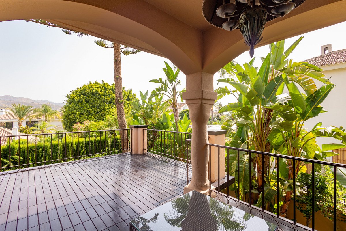 4 Bed Detached Villa in Los Monteros
