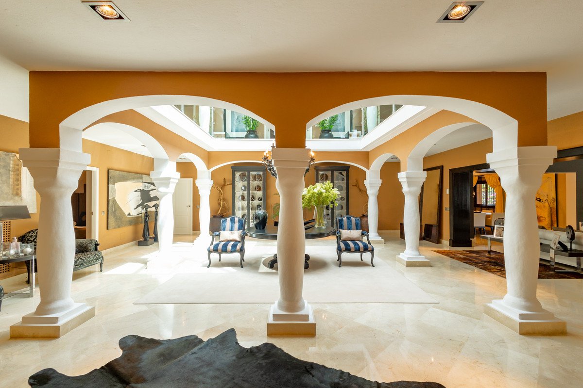 4 Bed Detached Villa in Los Monteros