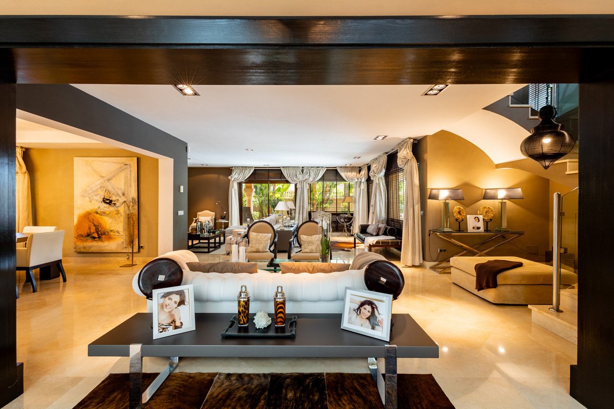 4 Bed Detached Villa in Los Monteros