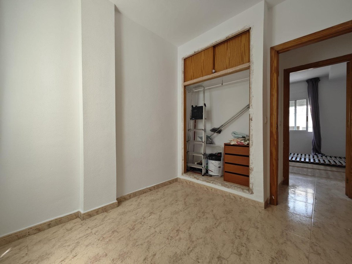2 Bed Middle Floor Apartment in Torrevieja