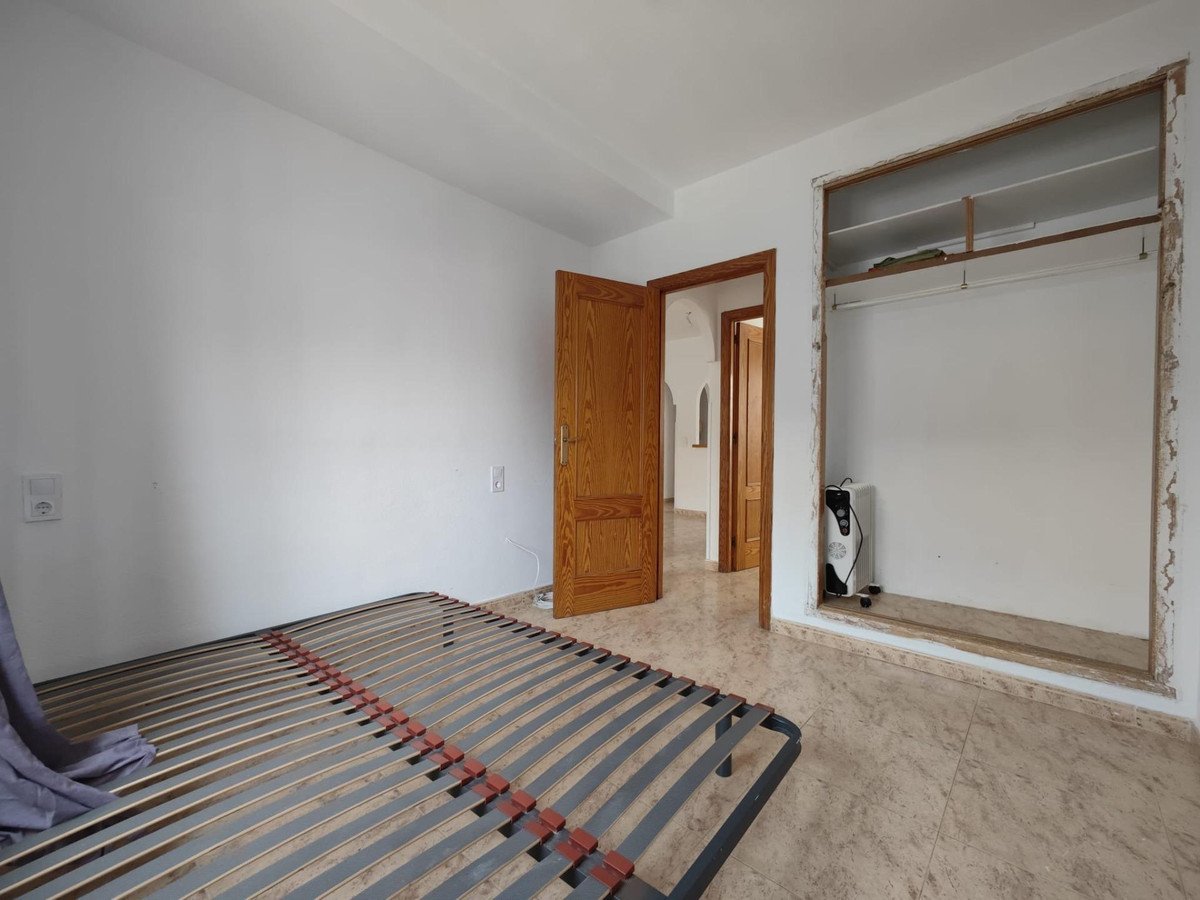 2 Bed Middle Floor Apartment in Torrevieja
