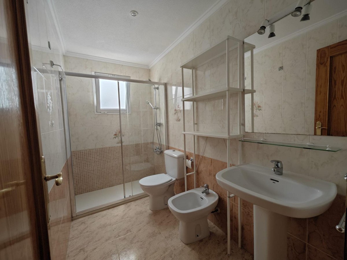 2 Bed Middle Floor Apartment in Torrevieja