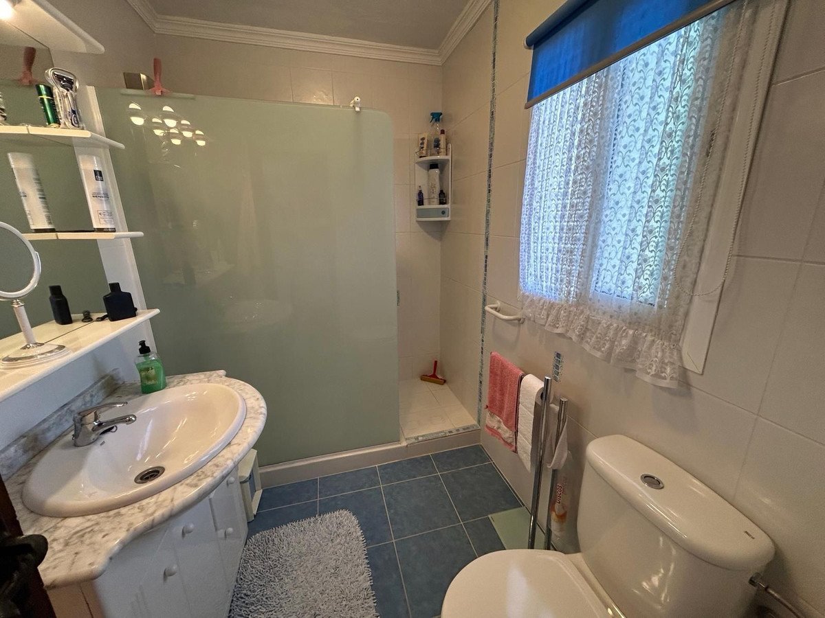 1 Bed Top Floor Apartment in El Paraiso