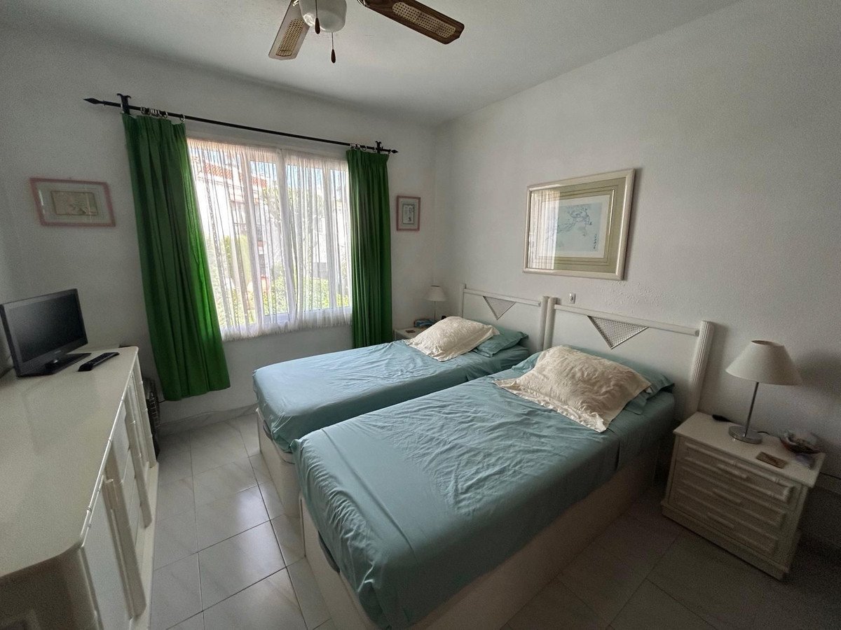 1 Bed Top Floor Apartment in El Paraiso