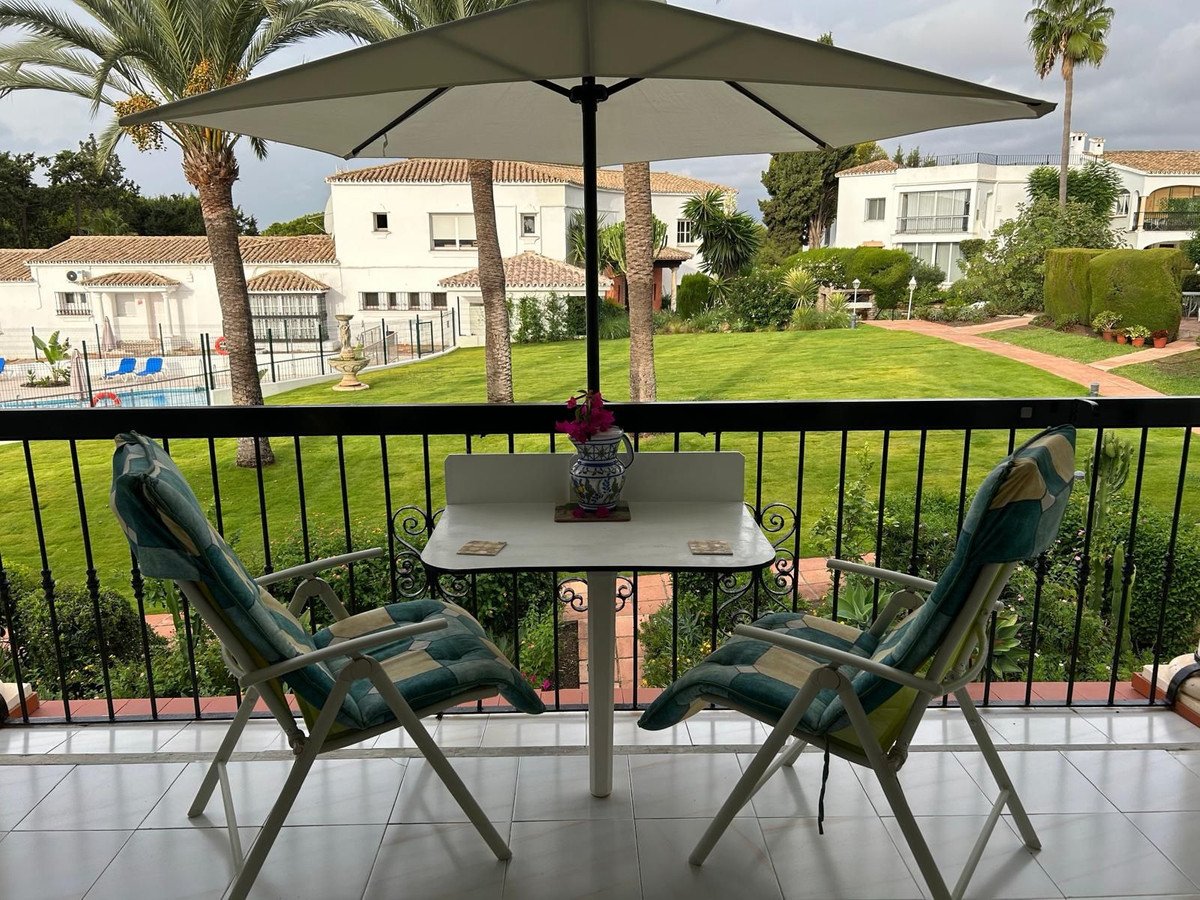 1 Bed Top Floor Apartment in El Paraiso