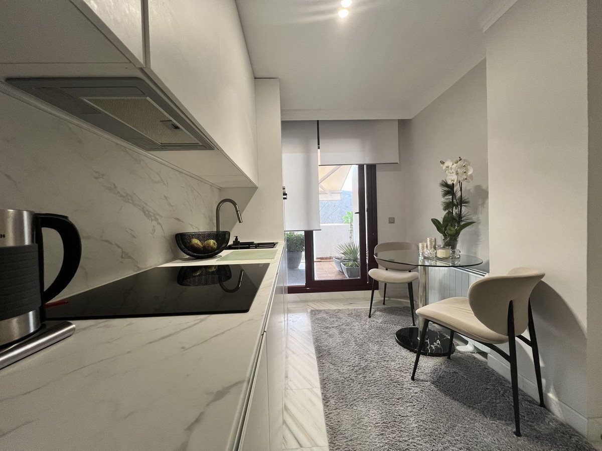 1 Bed Middle Floor Apartment in Benahavís
