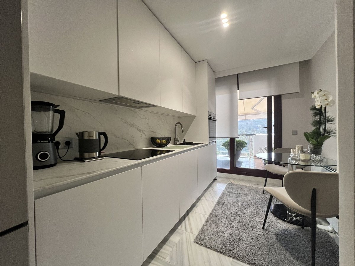 1 Bed Middle Floor Apartment in Benahavís