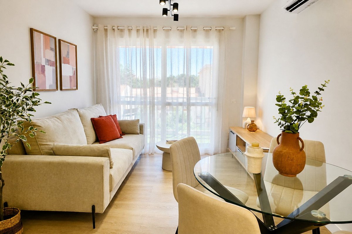 2 Bed Middle Floor Apartment in San Luis de Sabinillas