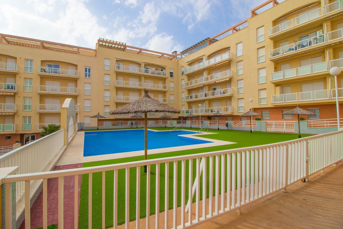 2 Bed Middle Floor Apartment in San Luis de Sabinillas