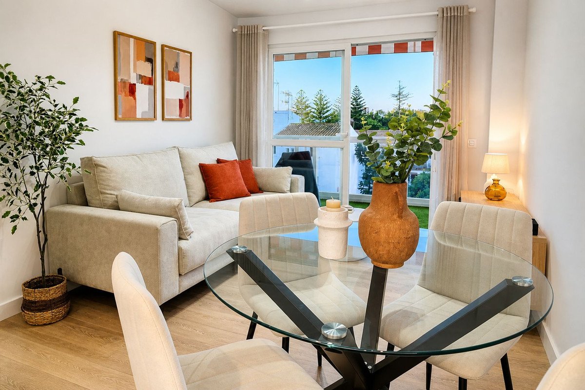 2 Bed Middle Floor Apartment in San Luis de Sabinillas