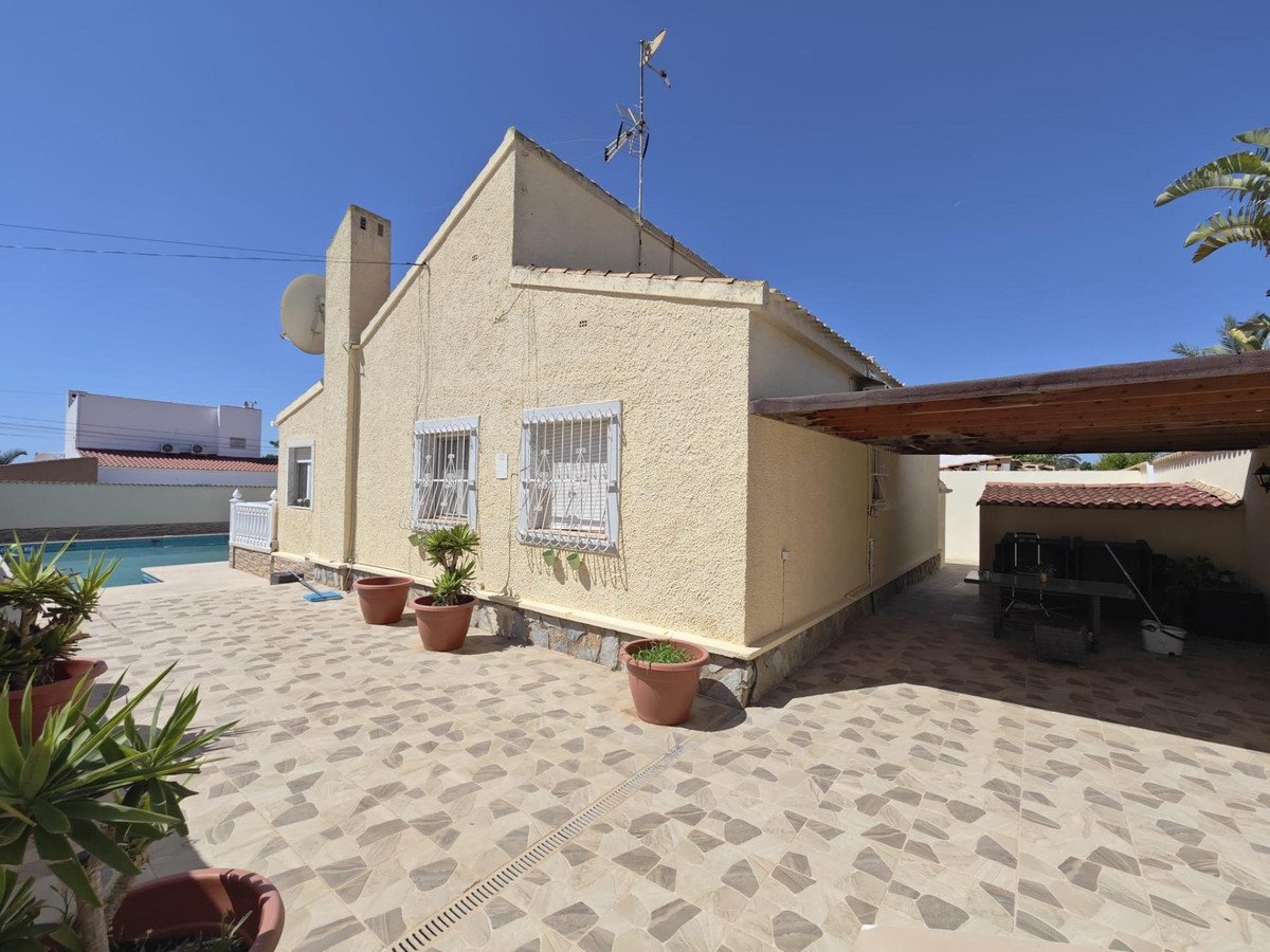 2 Bed Detached Villa in Orihuela Costa